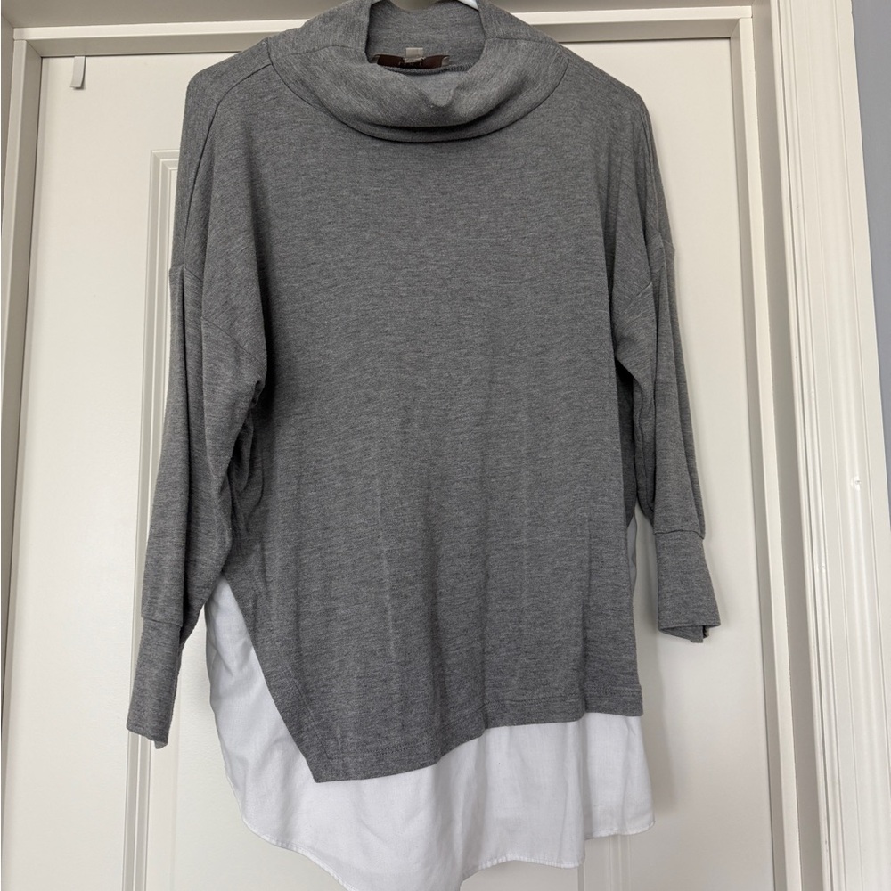 LOFT Gray Turtleneck Sweater with White Accent